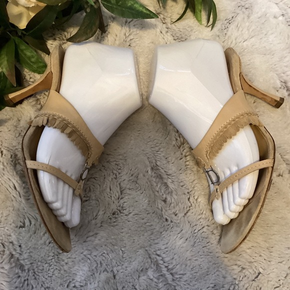DIOR BEIGE SLIP ON SANDAL SIZE 37(6.5) 1277 - Picture 2 of 7